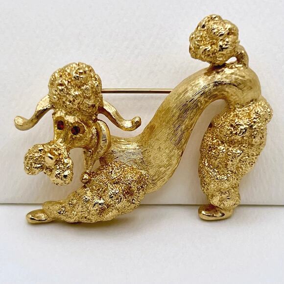 Monet Vintage Matte Gold Tone Red Rhinestone Poodle Dog Statement Brooch (EUC) - Picture 8 of 8